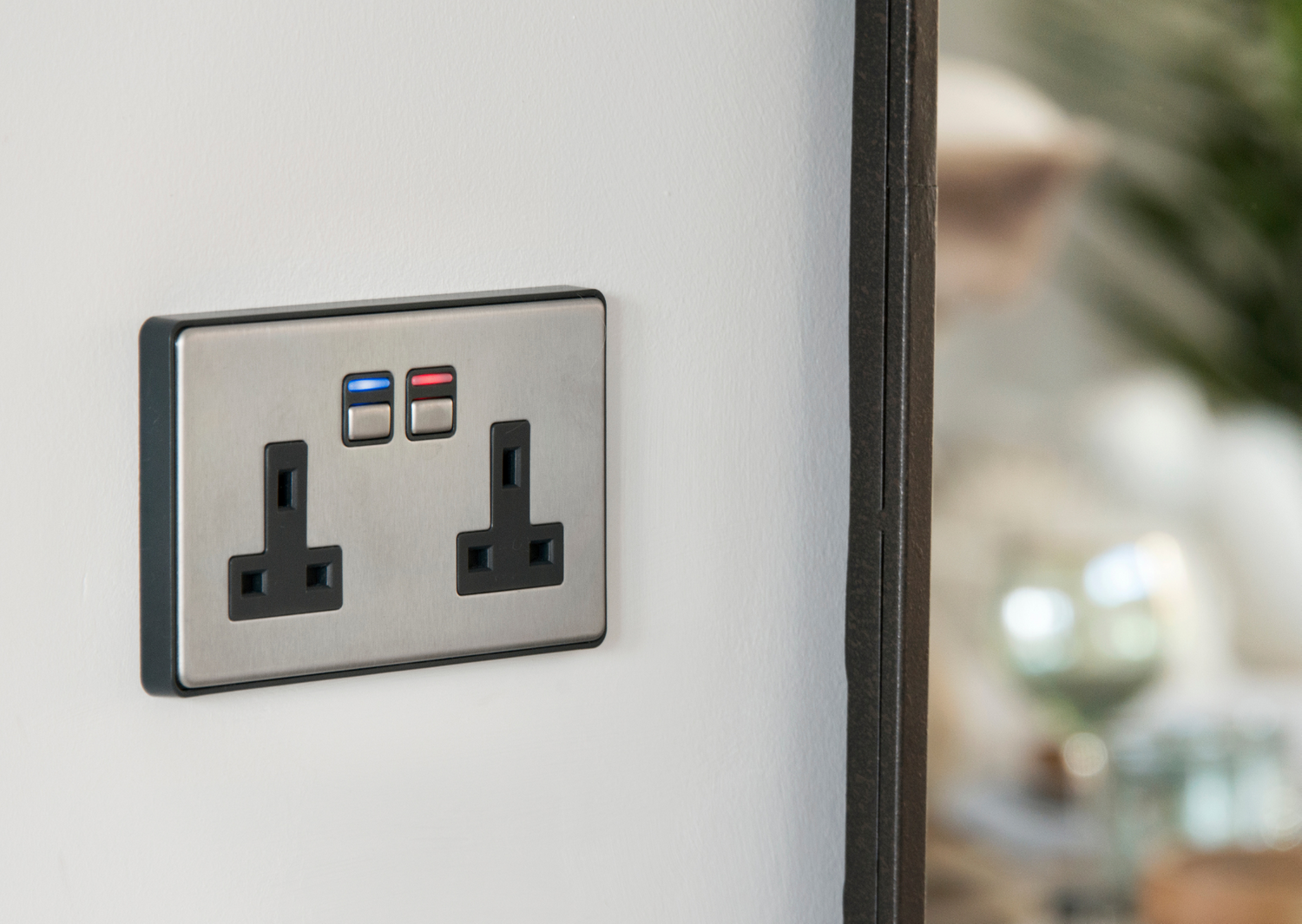 Smart Sockets vs Smart Plugs